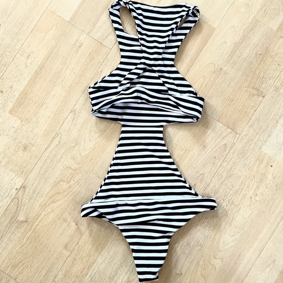 Mikoh striped one-piece swimsuit (Medium) - Picture 5 of 6